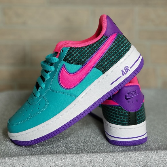 Nike Shoes - Nike Air Force 1 Low